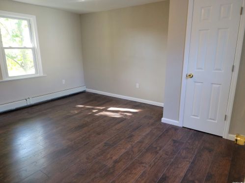 72 Cherry Ave, West Sayville NY  11796-1214 exterior