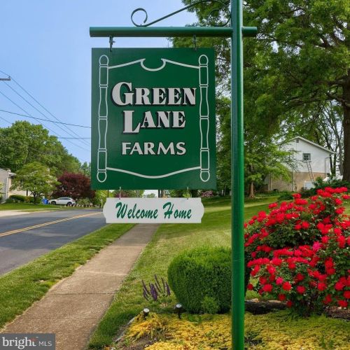 2 Meadow Dr, Camp Hill, PA 17011-8347