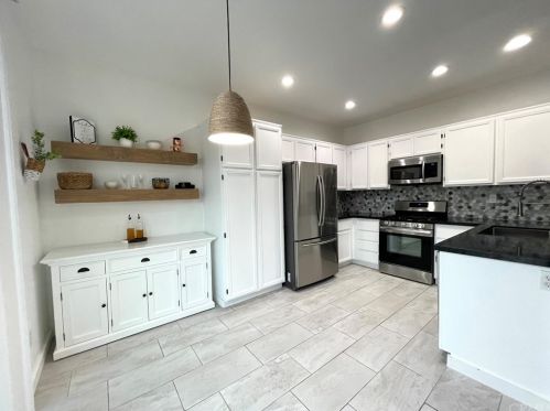 16043 Greyrock St, Victorville CA  92395-8628 exterior