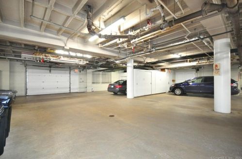 1028 Farmington Ave, Hartford CT  06107-2118 exterior