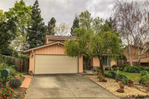 598 Vecino St, Benicia, CA 94510-2334