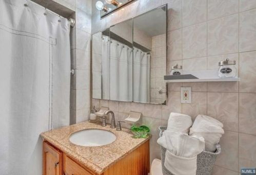 131 Bergen Ave, Ridgefield Park NJ  07660-1521 exterior