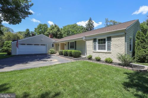 932 Queens Dr, Yardley PA  19067-4528 exterior