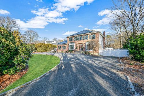 1319 Broadway Ave, Holbrook, NY 11741-5405