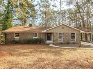 6412 Milford Rd, Fayetteville, NC 28303-2135