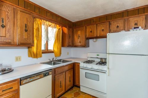 79 Thelma St, North Providence RI  02904-4560 exterior