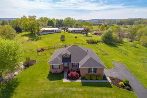 3 Carolee Ct, Snowville, VA 24301-4276