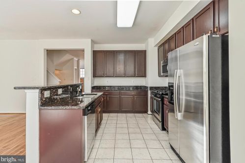 2617 Logan Wood Dr, Herndon VA 20171-4367 exterior