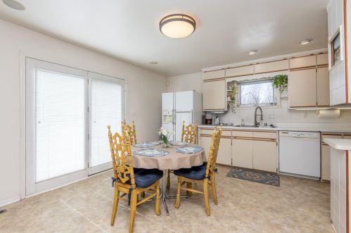 6881 91, Milwaukee WI 53224-4712 exterior