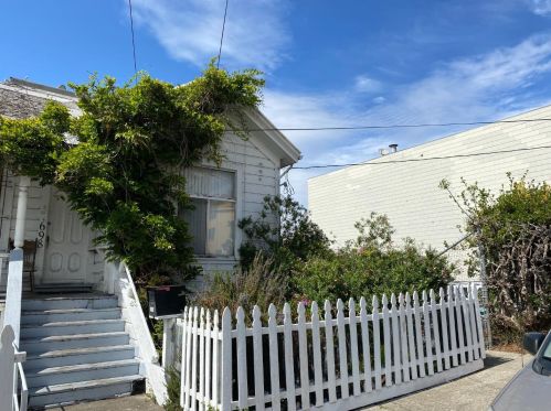 698 Hillside Blvd, Daly City, CA 94014-2366