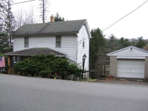 143 Echo Valley Rd, Jeannette, PA 15644-4042