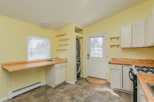 22 Blossom Ave, Holtsville NY  11742-1705 exterior