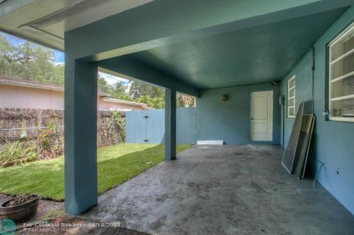 6221 35th St, Hollywood FL  33023-5013 exterior