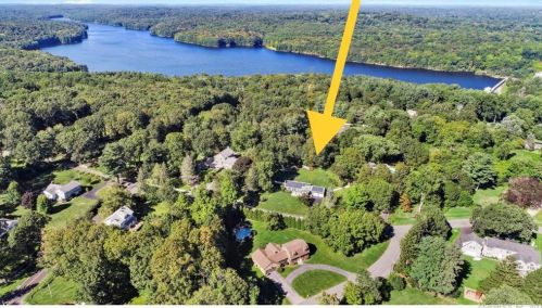 15 High Ridge Rd, Bridgeport, CT 06612-2019
