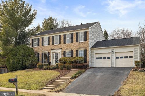 1482 Kingstream Dr, Herndon, VA 20170-2554