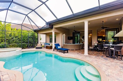 6525 Roma Way, Naples, FL 34113-1720