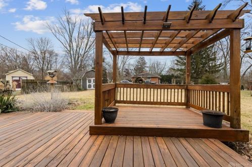 338 Crestway Rd, Englewood OH  45315-9702 exterior