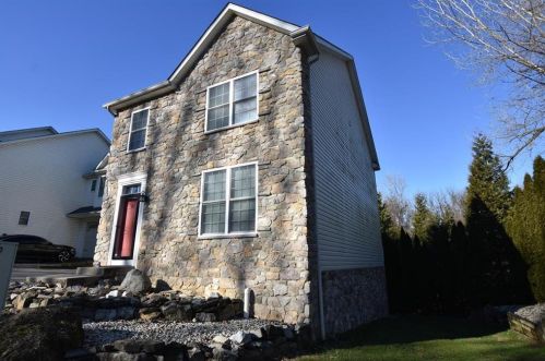 97 Highlands Blvd, Easton PA  18042-7262 exterior