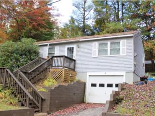 39 Yorkshire Cir, Brattleboro, VT 05301-6189