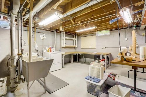 2022 116, Milwaukee WI 53226-2104 exterior