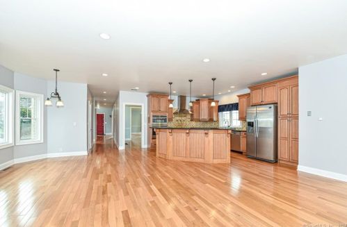 6 Nolan St, Norwalk CT  06850-2525 exterior