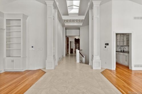 93 Glenmoor Dr, Englewood CO 80113-7117 exterior