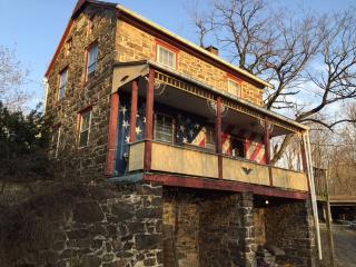 1331 Riverview Dr, Walnutport PA  18088-9107 exterior