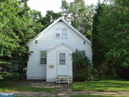 325 10th St, Chisholm, MN 55719-1150