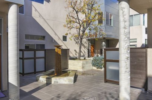 11815 Laurelwood Dr, North Hollywood, CA 91604-4922
