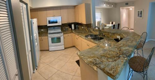 805 Villa Cir, Boynton Beach FL  33435-8917 exterior
