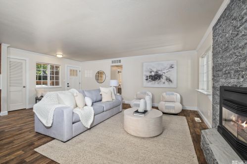 881 Shore Dr, South Lake Tahoe, CA 96150-4219