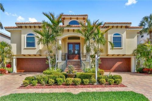 5961 Bayview Cir, Saint Petersburg, FL 33707-3929
