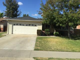 2018 Woodridge Way, Hanford, CA 93230-2142