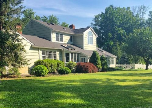 46 Tally Ho Rd, Ridgefield, CT 06877-2818