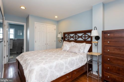 726 24 St, Philadelphia PA 19146-2540 exterior