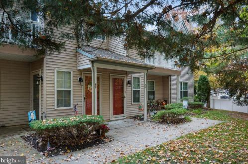 68 Crestmont Dr, West Deptford NJ  08051-2161 exterior