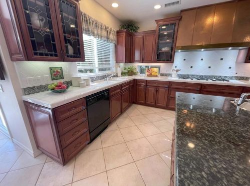 3304 Silver Oak Ln, Vista CA  92084-6614 exterior