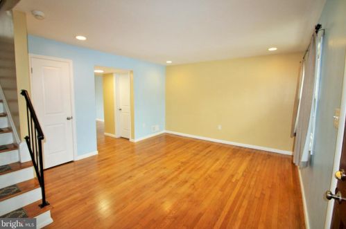 3482 Beale Ct, Woodbridge, VA 22193-1702