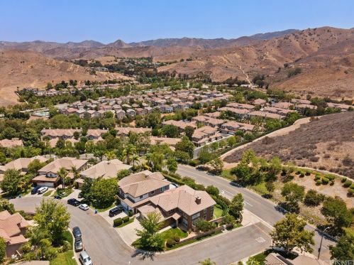 490 Tree Hollow Ct, Simi Valley CA  93065-7311 exterior