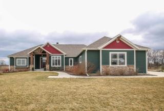 1111 Waterstone Dr, Grafton, WI 53024-2843