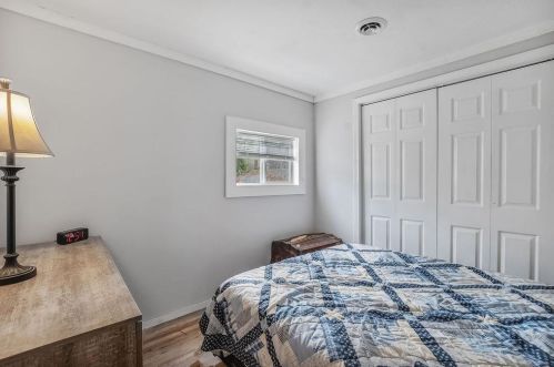 3 Hollywood Ave, Raymond NH  03077-1325 exterior