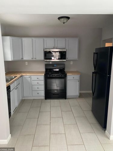 977 3rd St, Saint Paul, MN 55112-7336