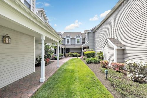 157 Mayfield Dr, Bridgeport, CT 06611-2357
