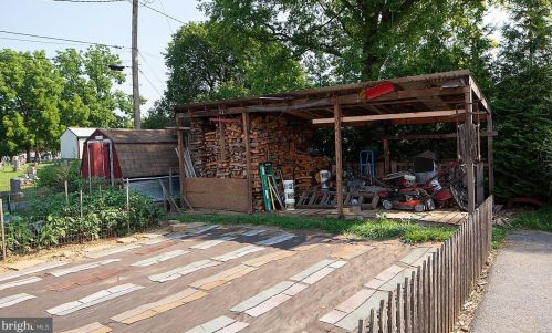 252 Redwood St, Hummelstown PA  17036-2619 exterior