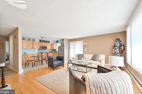 111 9th St, Brigantine City, NJ 08203-3202