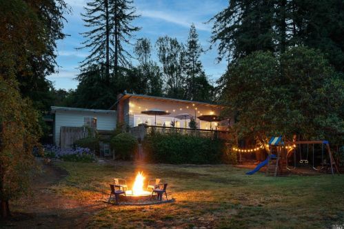 5914 Channel Dr, Santa Rosa, CA 95409-5604