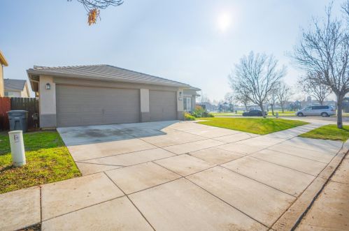 679 Apricot Ct, Los Banos CA  93635-9691 exterior