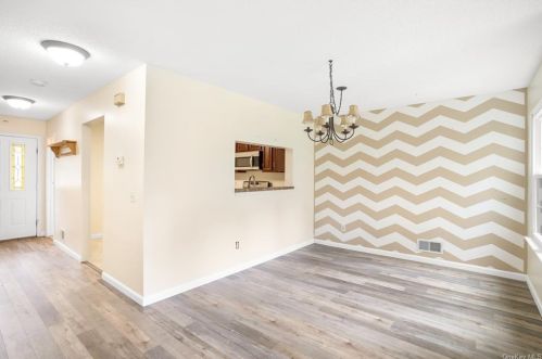 59 Jonathan Dr, Mahopac, NY 10541-2207