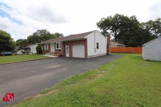 4 Grove Pl, Danbury, CT 06810-5744