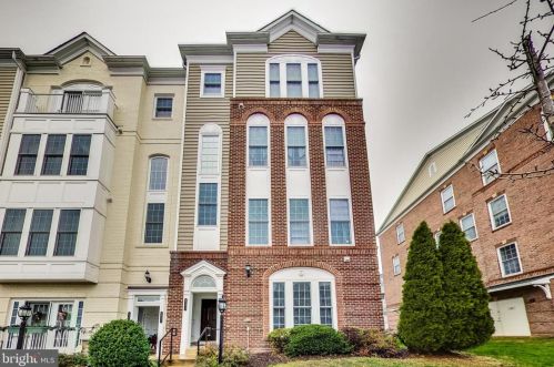 2255 Oberlin Dr, Woodbridge, VA 22191-4076